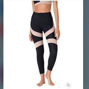 Onzie Hot Yoga 🧘🏻‍♀️ Cadence Leggings